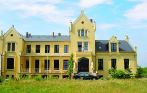 Herrenhaus mit Pool in Schwasdorf
